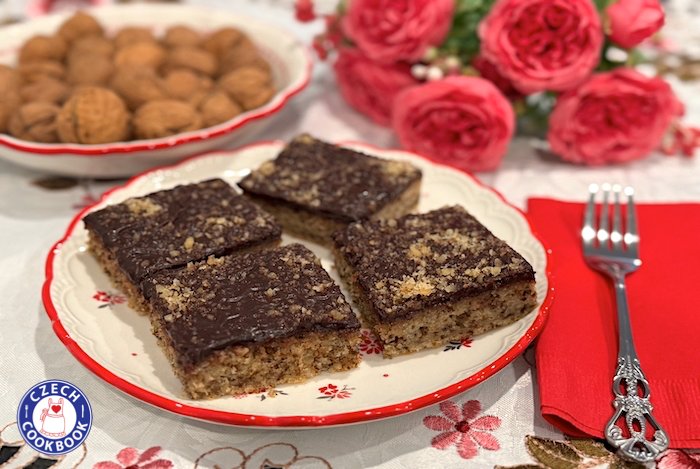 Walnut Sheet Cake – Ořechová buchta